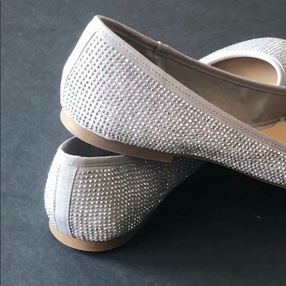 Gianni Bini Studded Flats - Picture 1 of 3